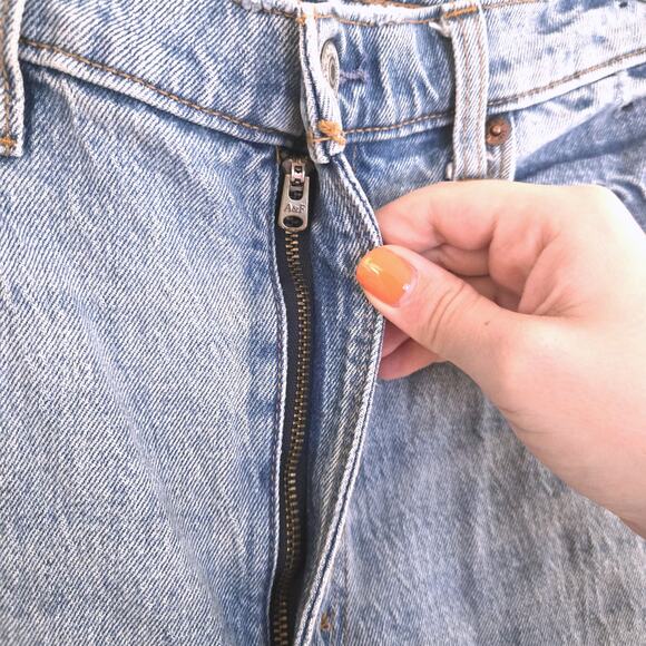 Abercrombie & Fitch 90s Straight Curve Love Ultra High Rise Jeans 30 Split Hem - Picture 8 of 9